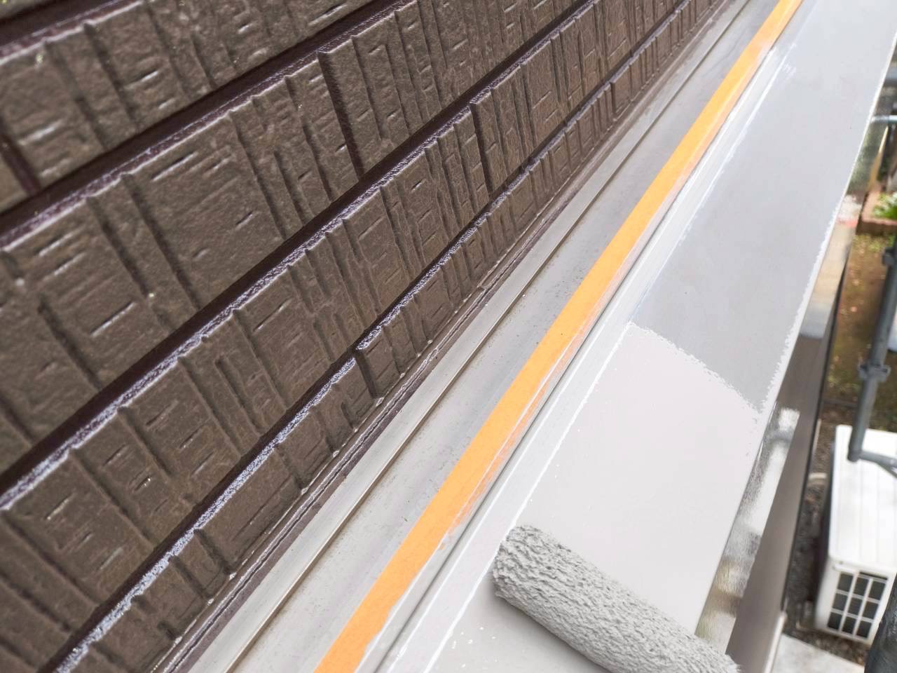 シャッターボックスを白く塗り替え